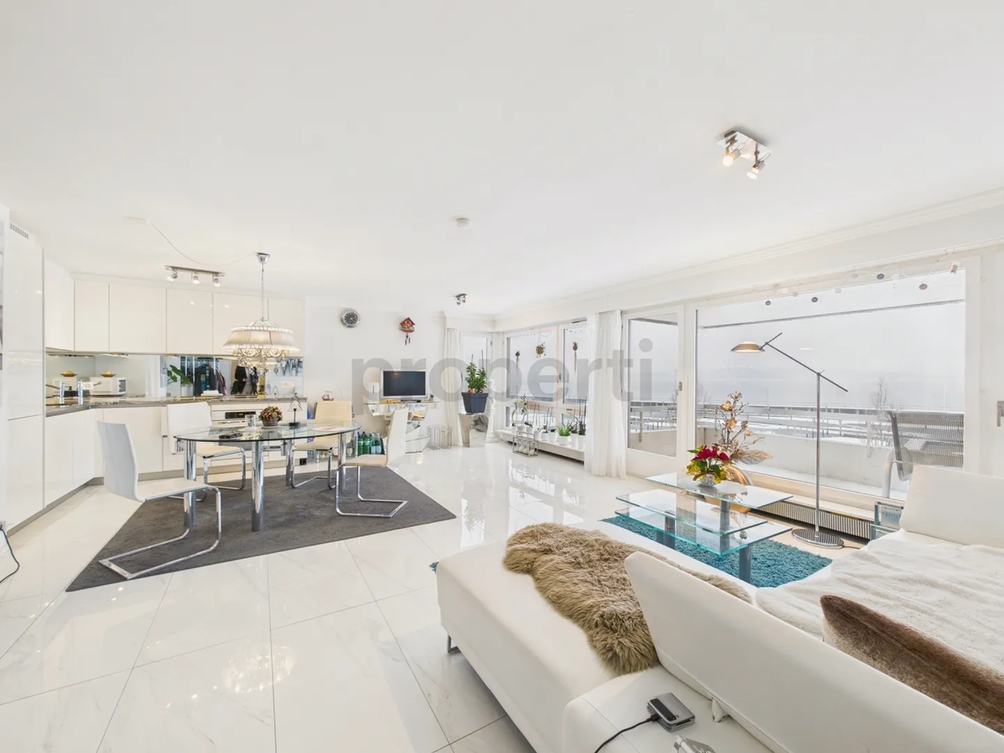 Appartement meublé de 2,5 pièces avec balcon à Bottighofen - Photo 1 sur 12