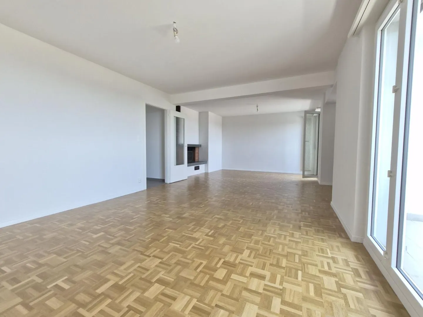 Disponible immédiatement ! Appartement rénové de 4 pièces ! 1 mois de loyer net gratuit ! - Photo 3 sur 9