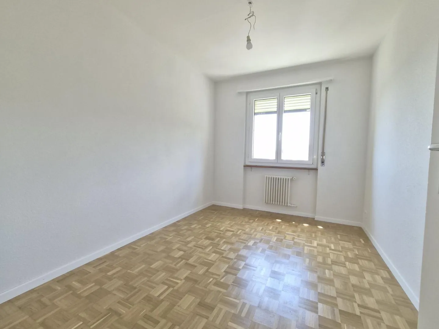 Disponible immédiatement ! Appartement rénové de 4 pièces ! 1 mois de loyer net gratuit ! - Photo 4 sur 9