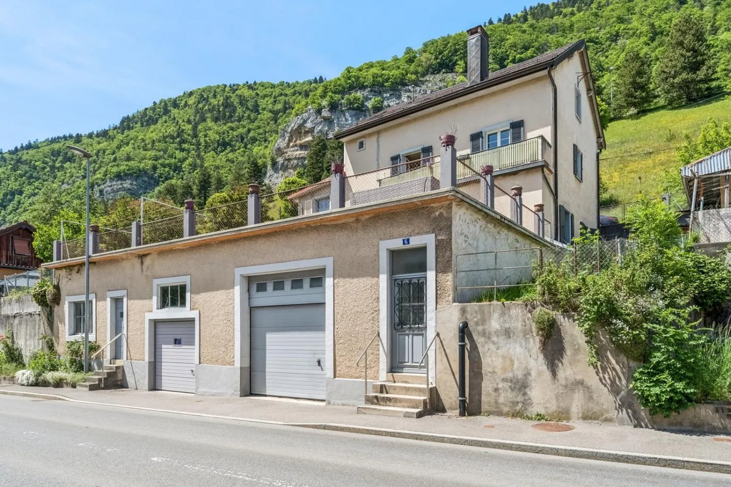 Multipurpose House - 2 Apartments, Studio, Workshop and Large Rooms - Photo 2 of 13