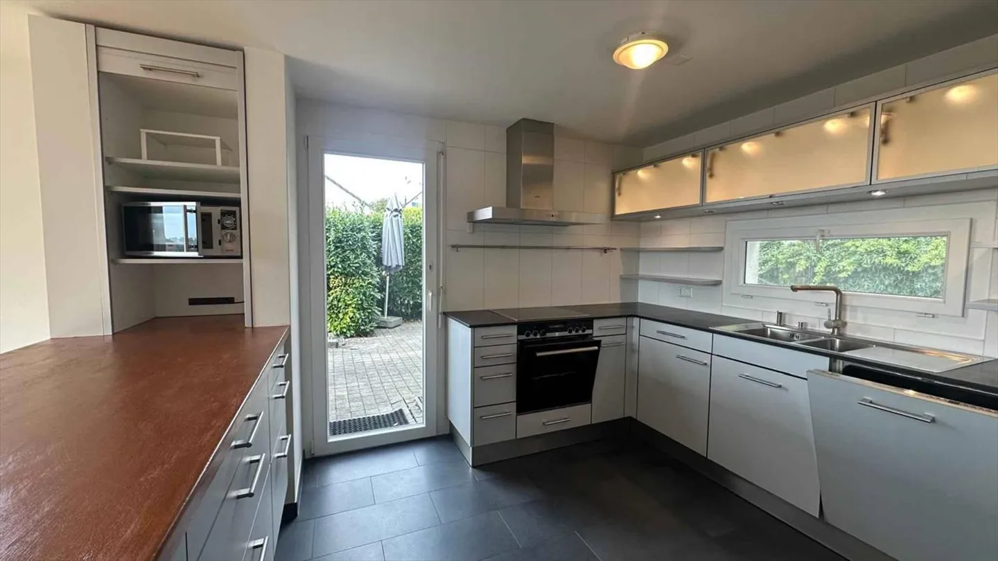 Schönes Einfamilienhaus mit 7,5 Zimmern in einer ruhigen und grünen Umgebung in Bussigny - Foto 5 von 13