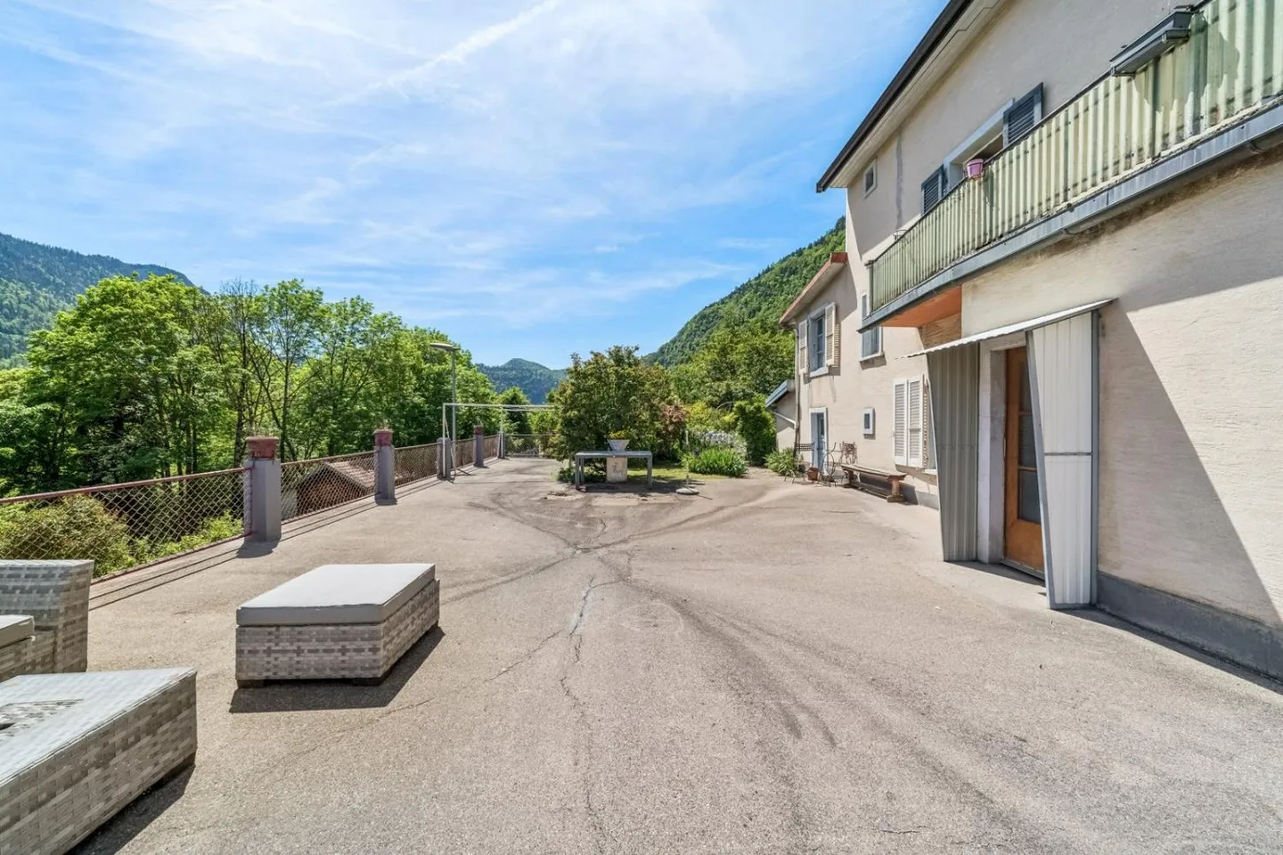 Multipurpose House - 2 Apartments, Studio, Workshop and Large Rooms - Photo 4 of 13