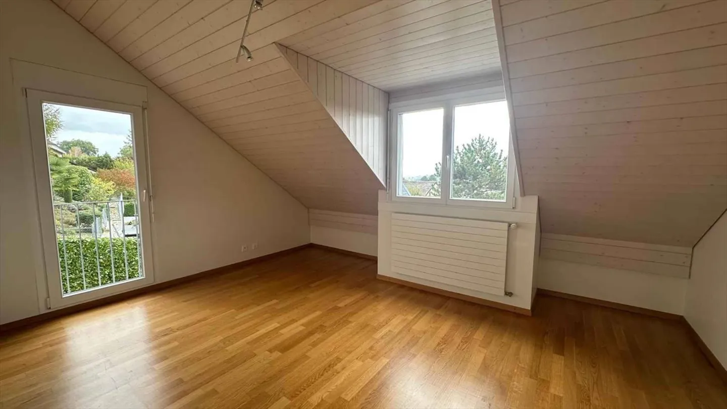 Schönes Einfamilienhaus mit 7,5 Zimmern in einer ruhigen und grünen Umgebung in Bussigny - Foto 9 von 13