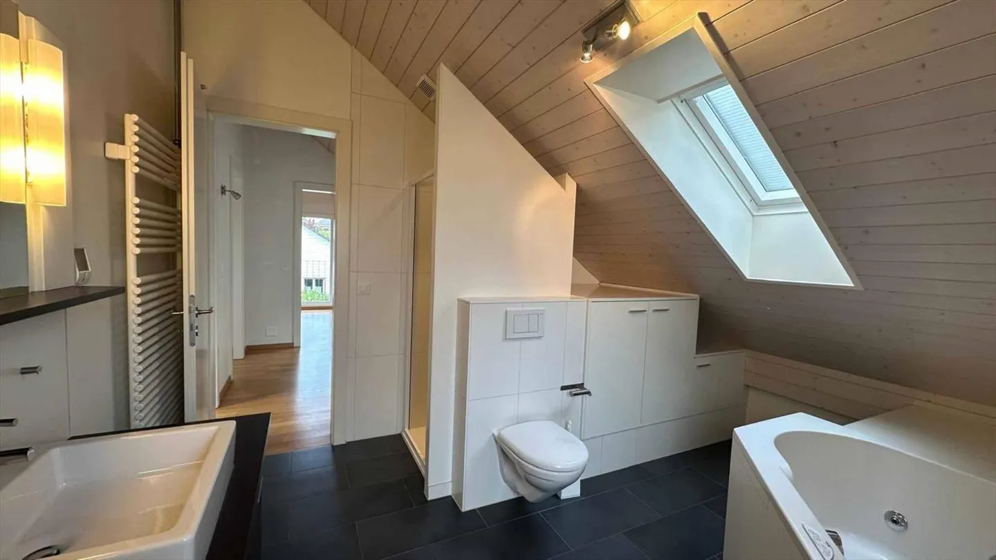 Schönes Einfamilienhaus mit 7,5 Zimmern in einer ruhigen und grünen Umgebung in Bussigny - Foto 10 von 13