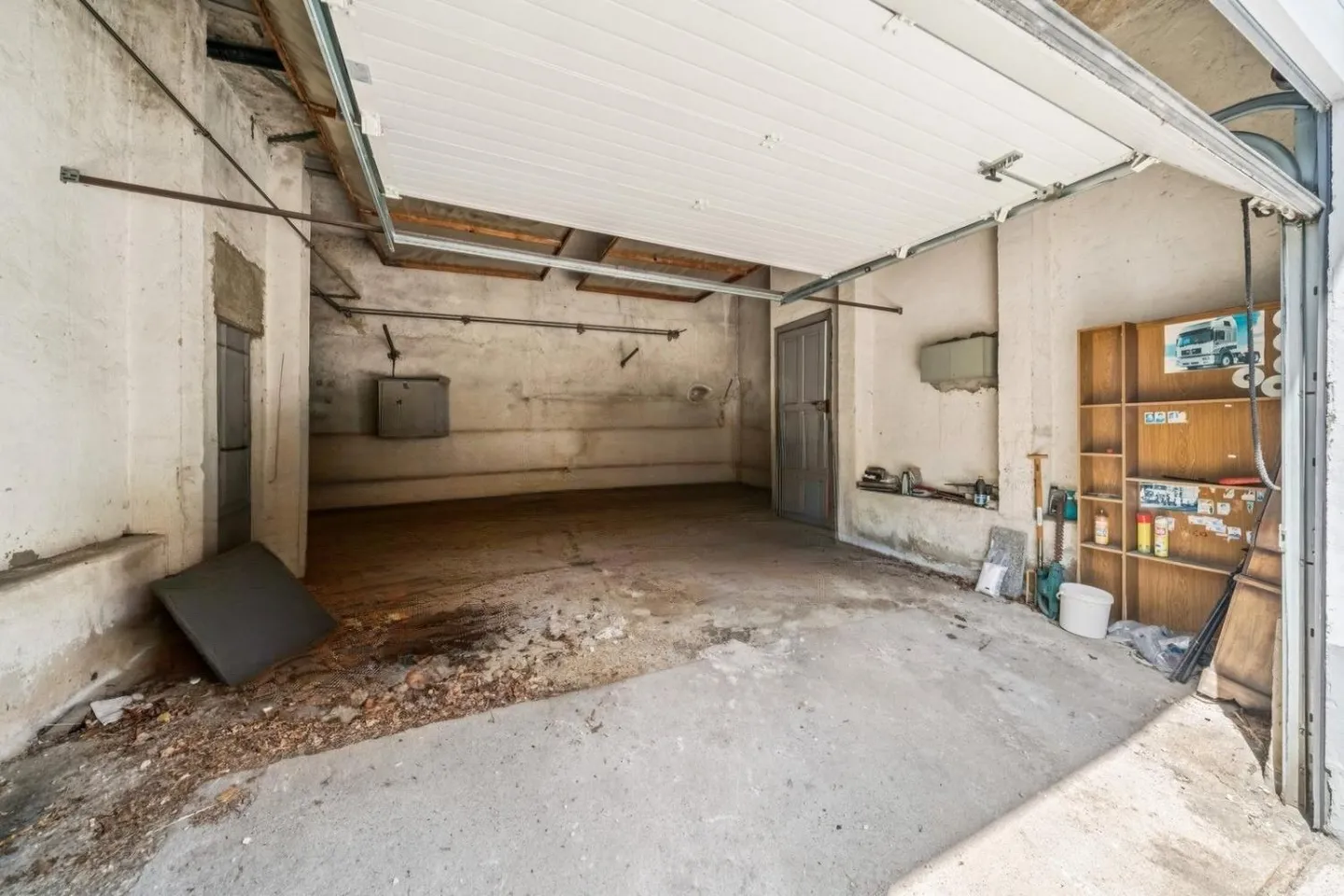 Multipurpose House - 2 Apartments, Studio, Workshop and Large Rooms - Photo 12 of 13