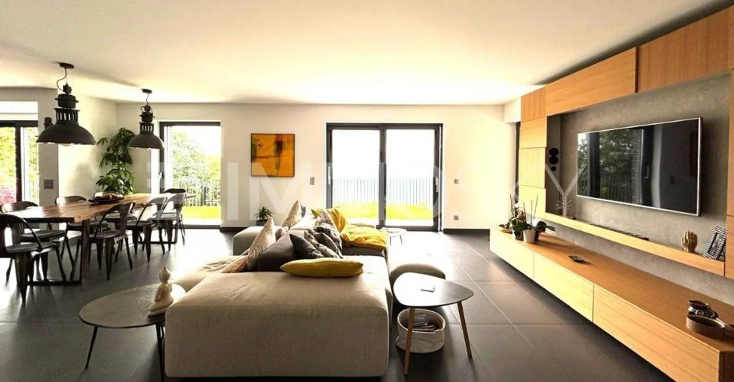 Modern Elegance, Total Privacy - Photo 2 of 4
