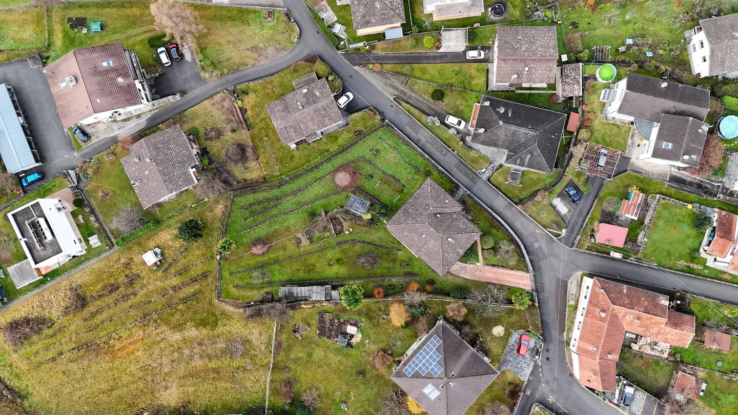 Villa con terreno proprio e diritti edificatori R2 - Foto 2 di 37