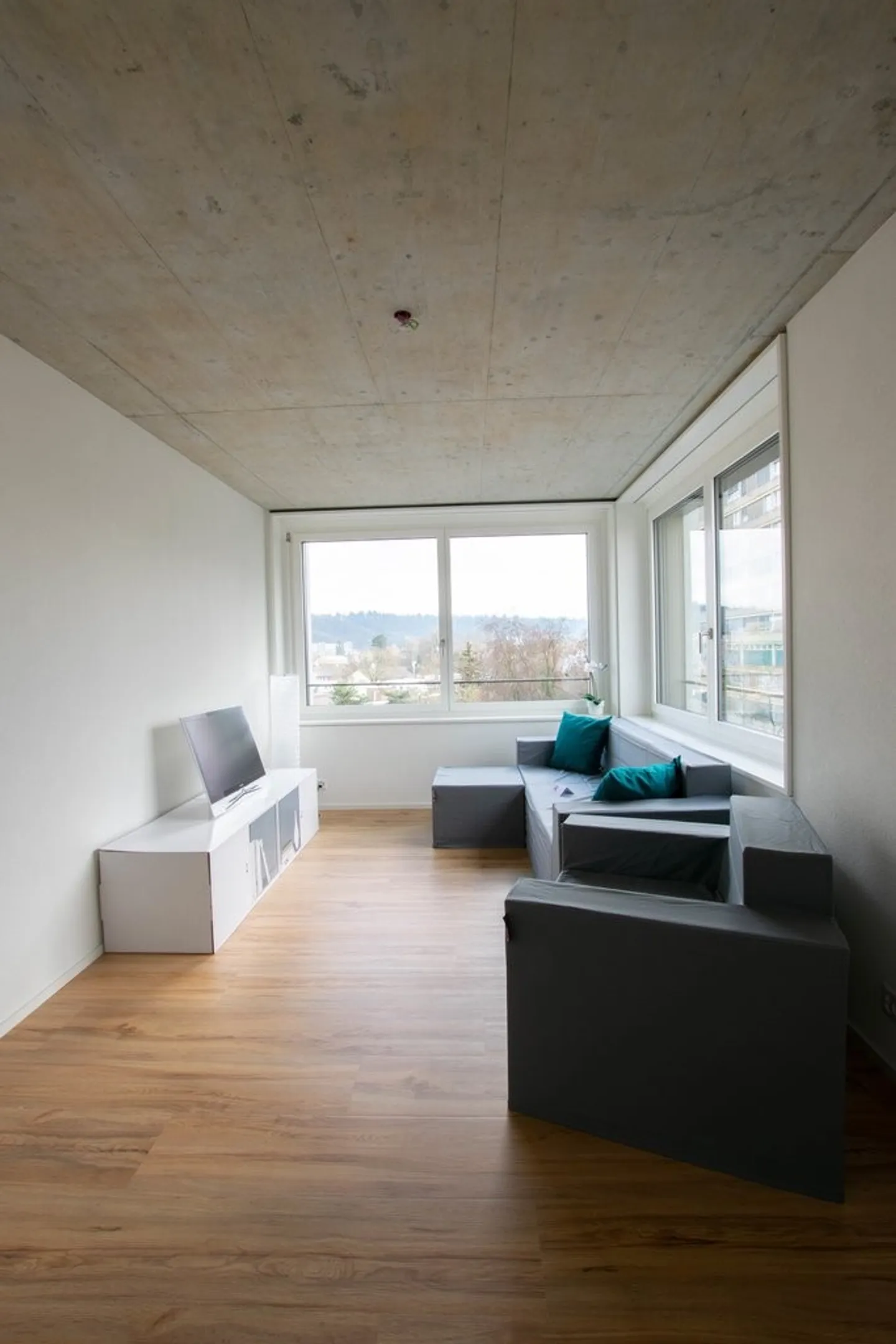 Appartement moderne avec terrasse - Photo 3 sur 7