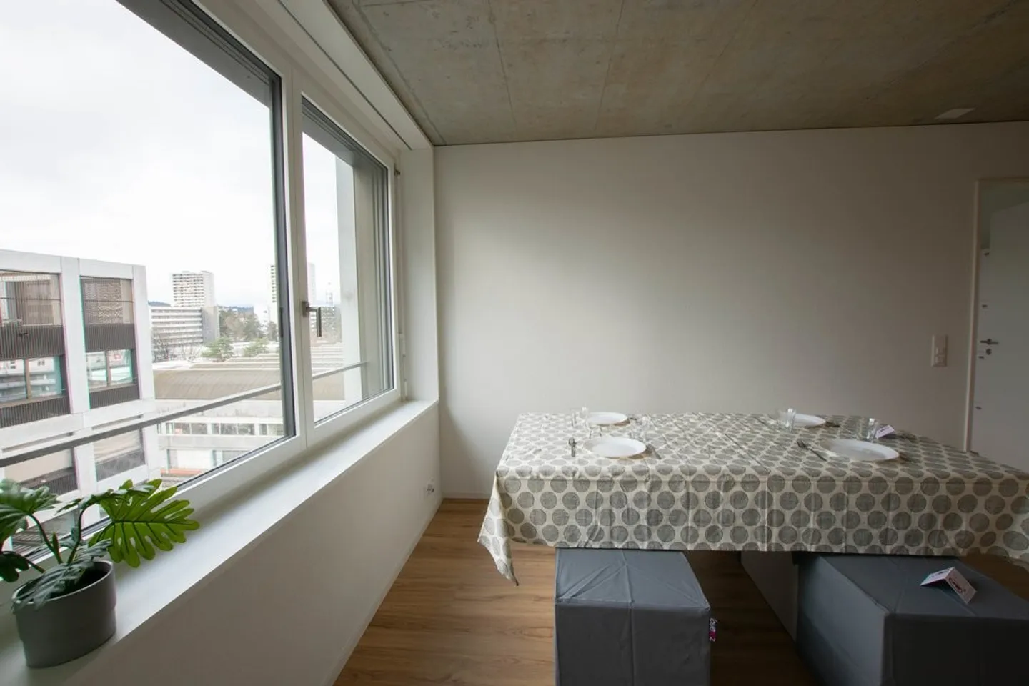 Appartement moderne avec terrasse - Photo 4 sur 7