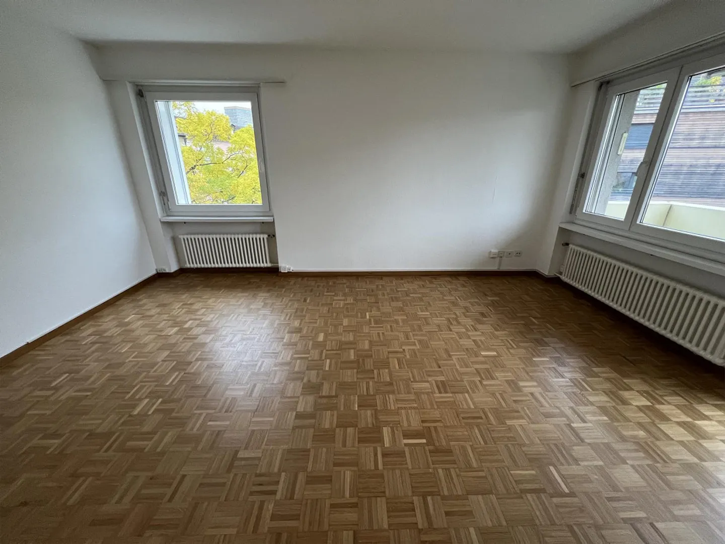Appartement 1 pièce attrayant avec balcon à Zurich-Seebach - Photo 1 sur 9