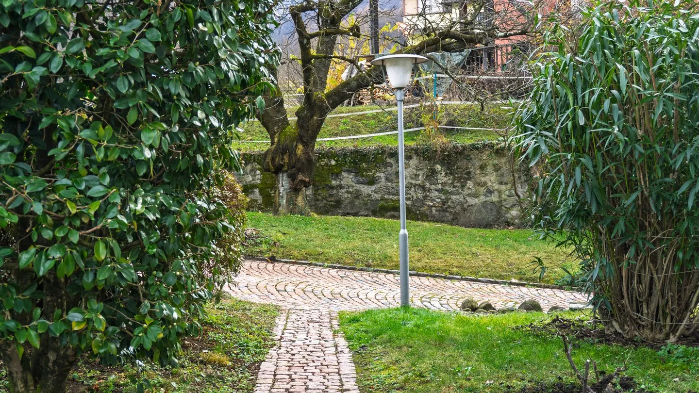 Villa con terreno proprio e diritti edificatori R2 - Foto 7 di 37