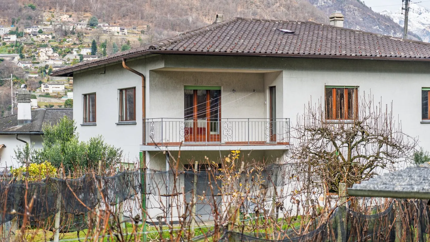Villa con terreno proprio e diritti edificatori R2 - Foto 9 di 37