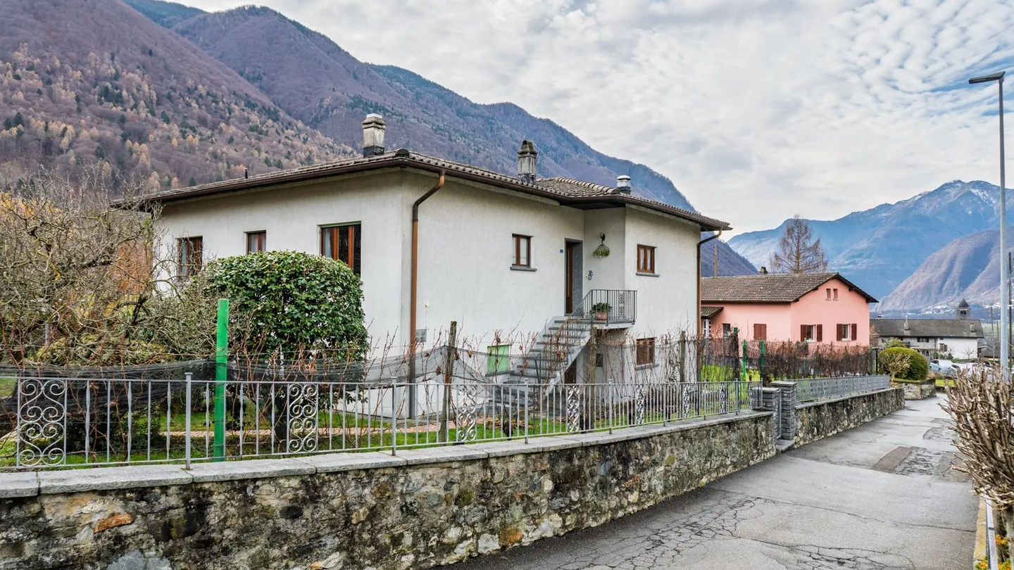 Villa con terreno proprio e diritti edificatori R2 - Foto 10 di 37