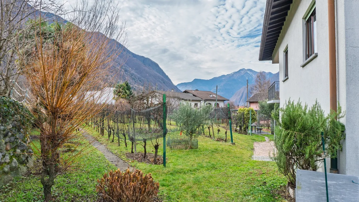 Villa con terreno proprio e diritti edificatori R2 - Foto 11 di 37