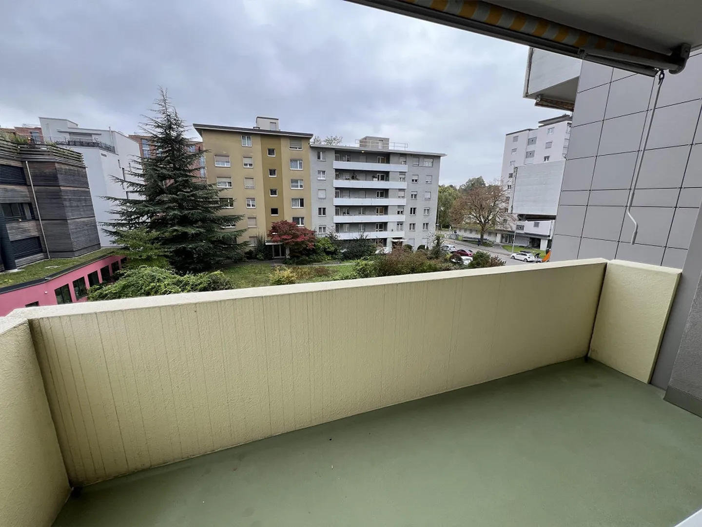 Appartement 1 pièce attrayant avec balcon à Zurich-Seebach - Photo 3 sur 9