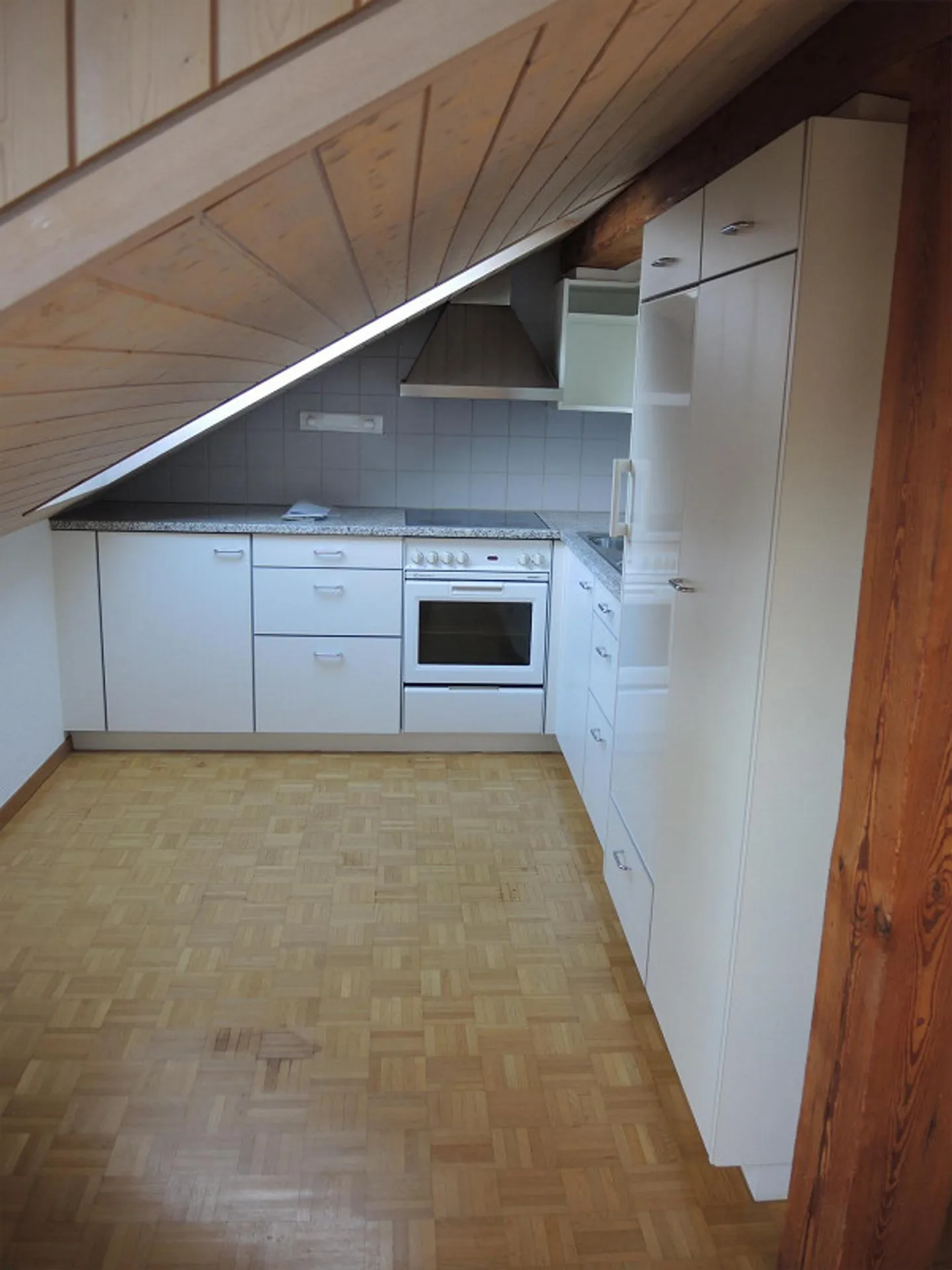 piccolo appartamento accogliente 2 1/2 in soffitta a Bümpliz - Foto 4 di 15