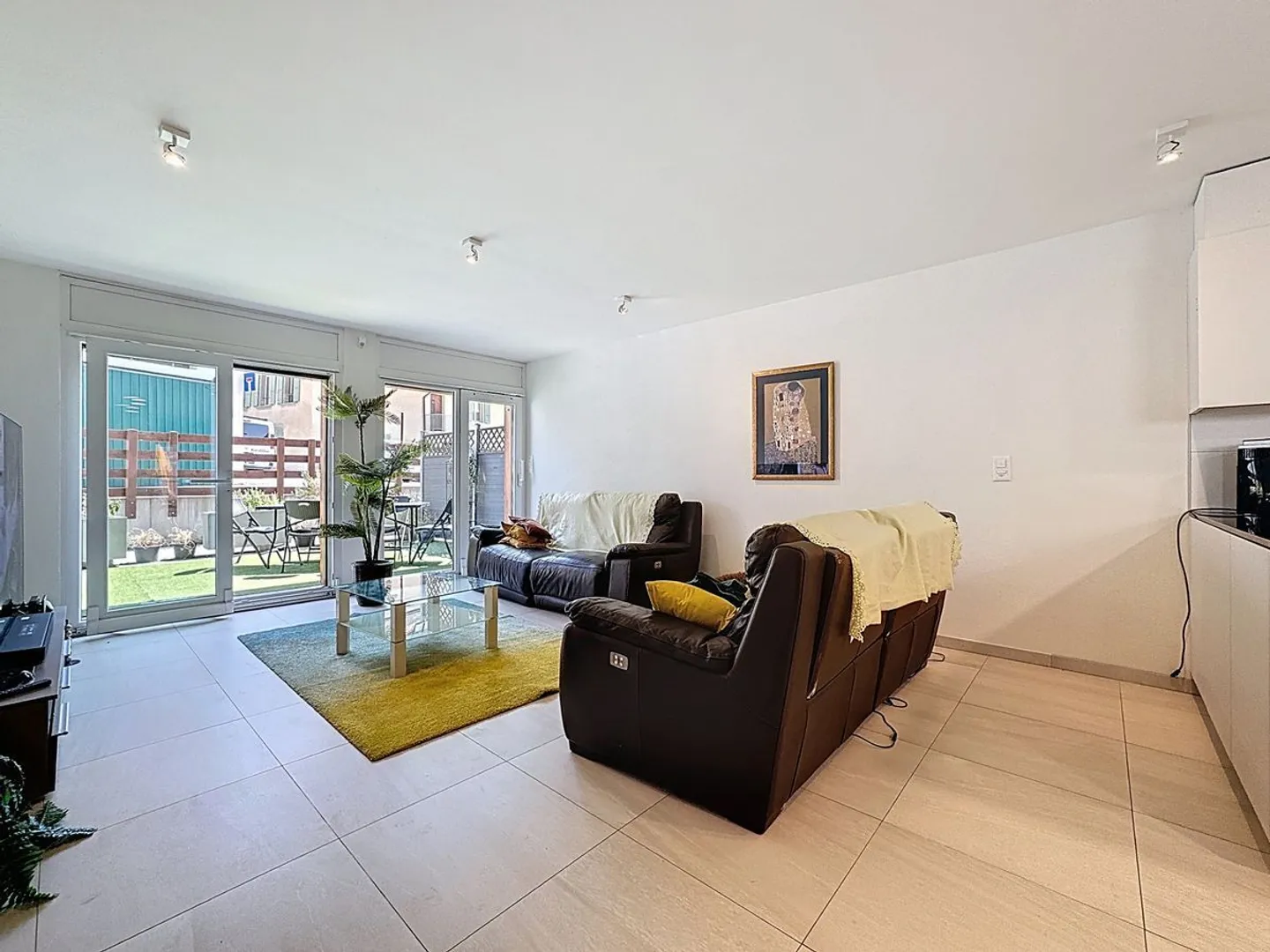 Herzlicher Empfang garantiert - 4,5-Zimmer-Wohnung mit Terrasse, Balkonen und privater Eingang, 10 Minuten von Lausanne entfernt - Foto 2 von 13