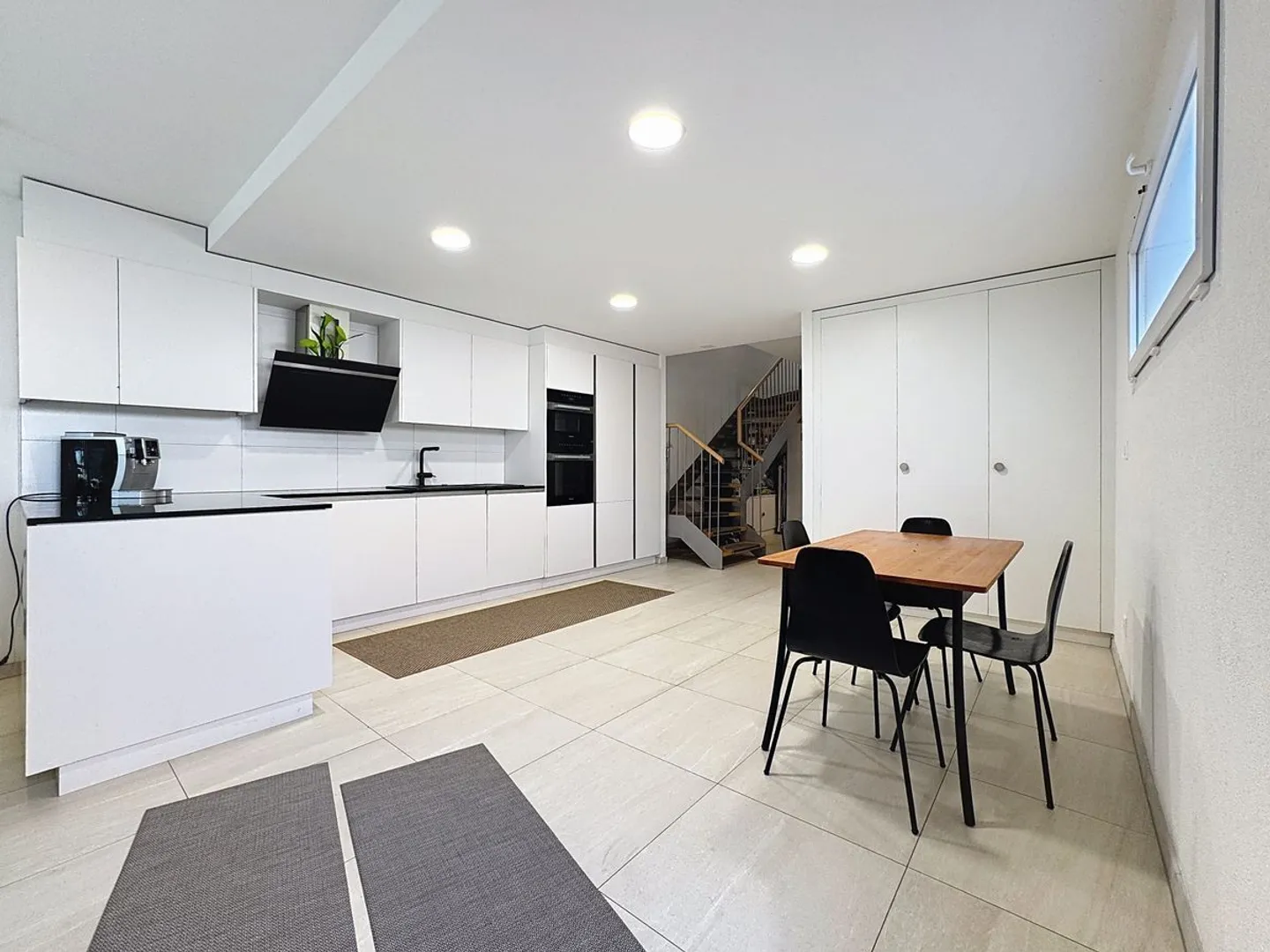 Herzlicher Empfang garantiert - 4,5-Zimmer-Wohnung mit Terrasse, Balkonen und privater Eingang, 10 Minuten von Lausanne entfernt - Foto 3 von 13