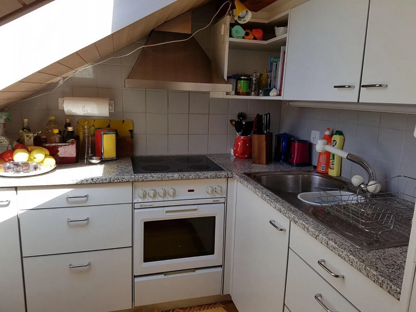 piccolo appartamento accogliente 2 1/2 in soffitta a Bümpliz - Foto 14 di 15