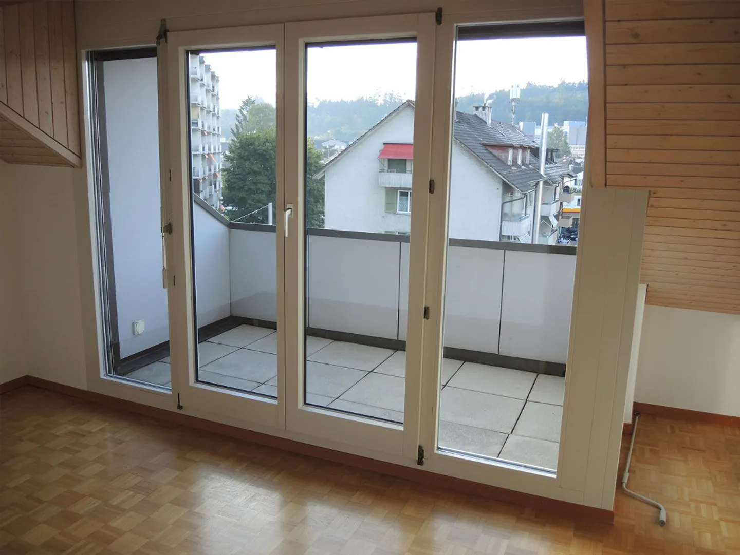 piccolo appartamento accogliente 2 1/2 in soffitta a Bümpliz - Foto 1 di 15