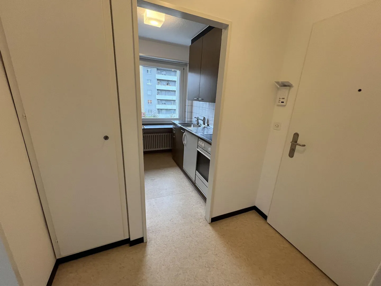 Appartement 1 pièce attrayant avec balcon à Zurich-Seebach - Photo 7 sur 9
