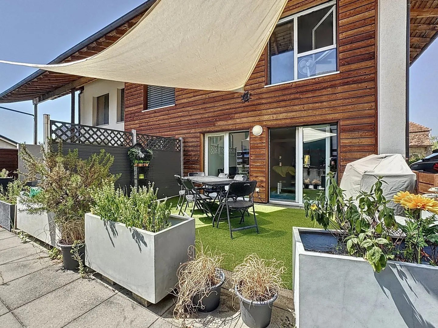 Herzlicher Empfang garantiert - 4,5-Zimmer-Wohnung mit Terrasse, Balkonen und privater Eingang, 10 Minuten von Lausanne entfernt - Foto 1 von 13