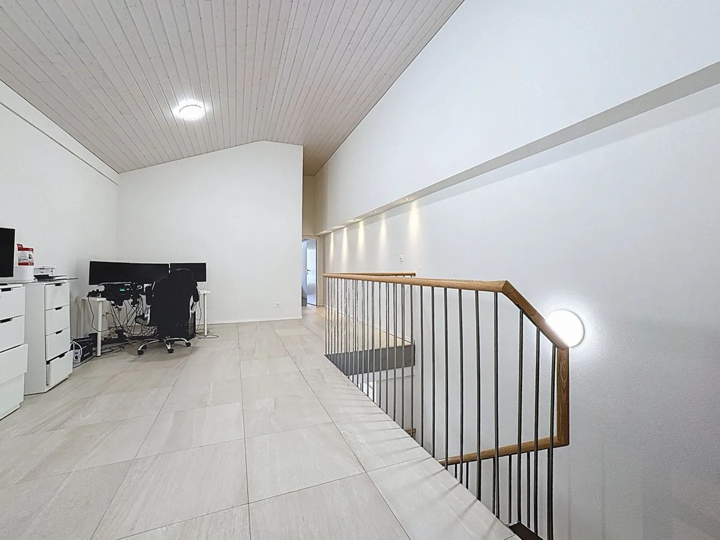 Herzlicher Empfang garantiert - 4,5-Zimmer-Wohnung mit Terrasse, Balkonen und privater Eingang, 10 Minuten von Lausanne entfernt - Foto 9 von 13