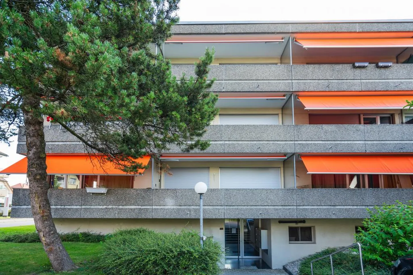 Appartement moderne 2 pièces avec balcon ensoleillé - Photo 1 sur 7