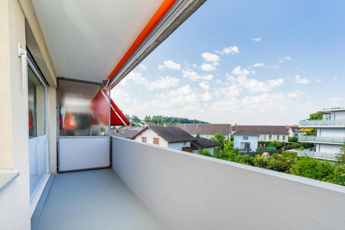 Appartement moderne 2 pièces avec balcon ensoleillé - Photo 6 sur 7