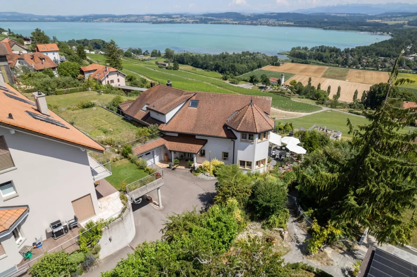 Stunning Villa with Lake View - Photo 9 of 13