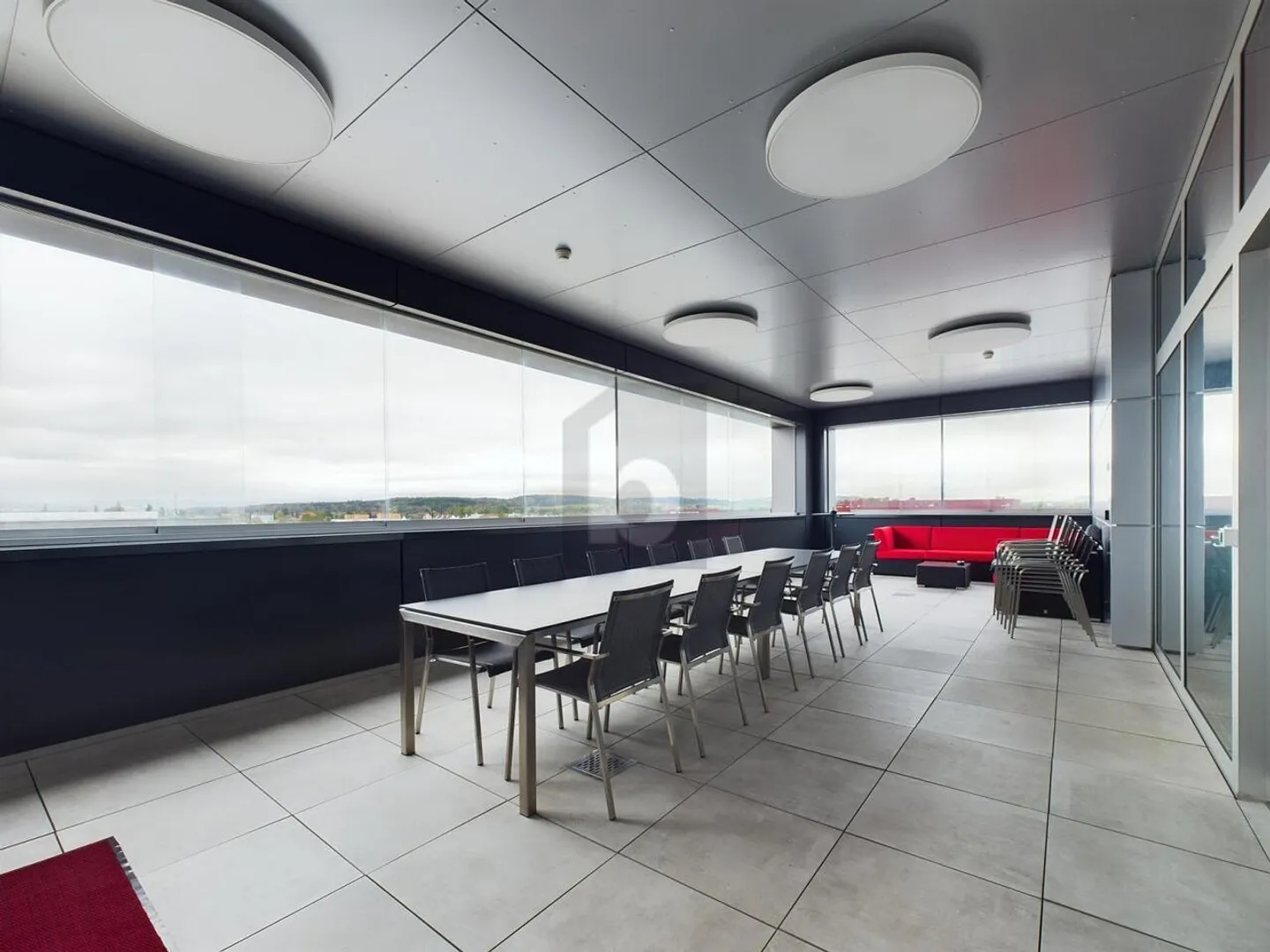 LIGHT-FLOODED AND MODERN IN A CENTRAL LOCATION - Photo 1 of 6