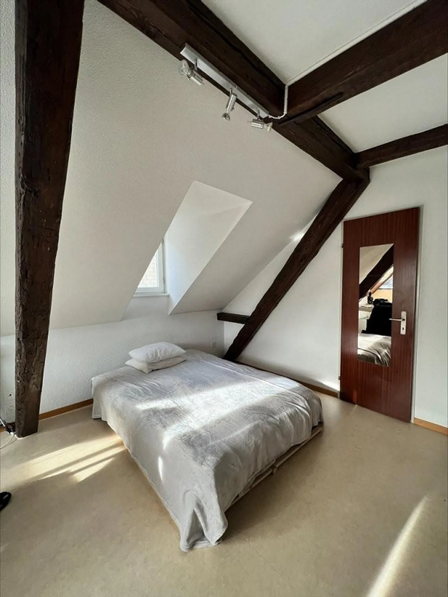 Affordable Studio Apartment in the Center of Biel - Photo 3 of 6