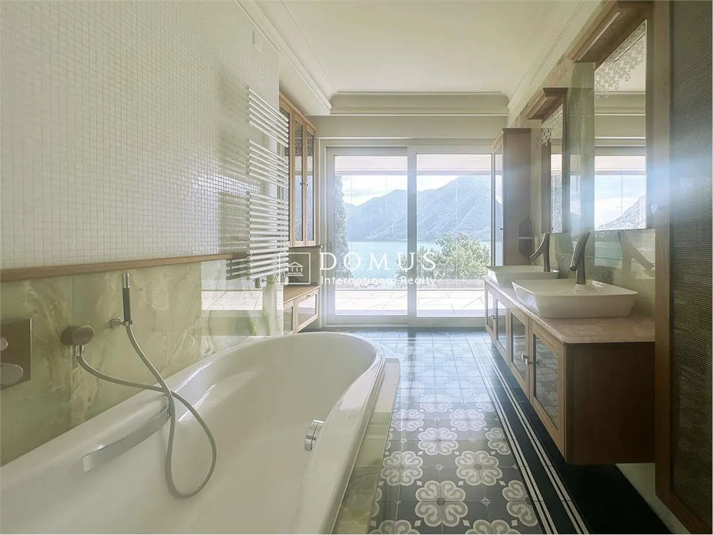 Appartamento di Lusso con Vista Lago - Foto 6 di 13