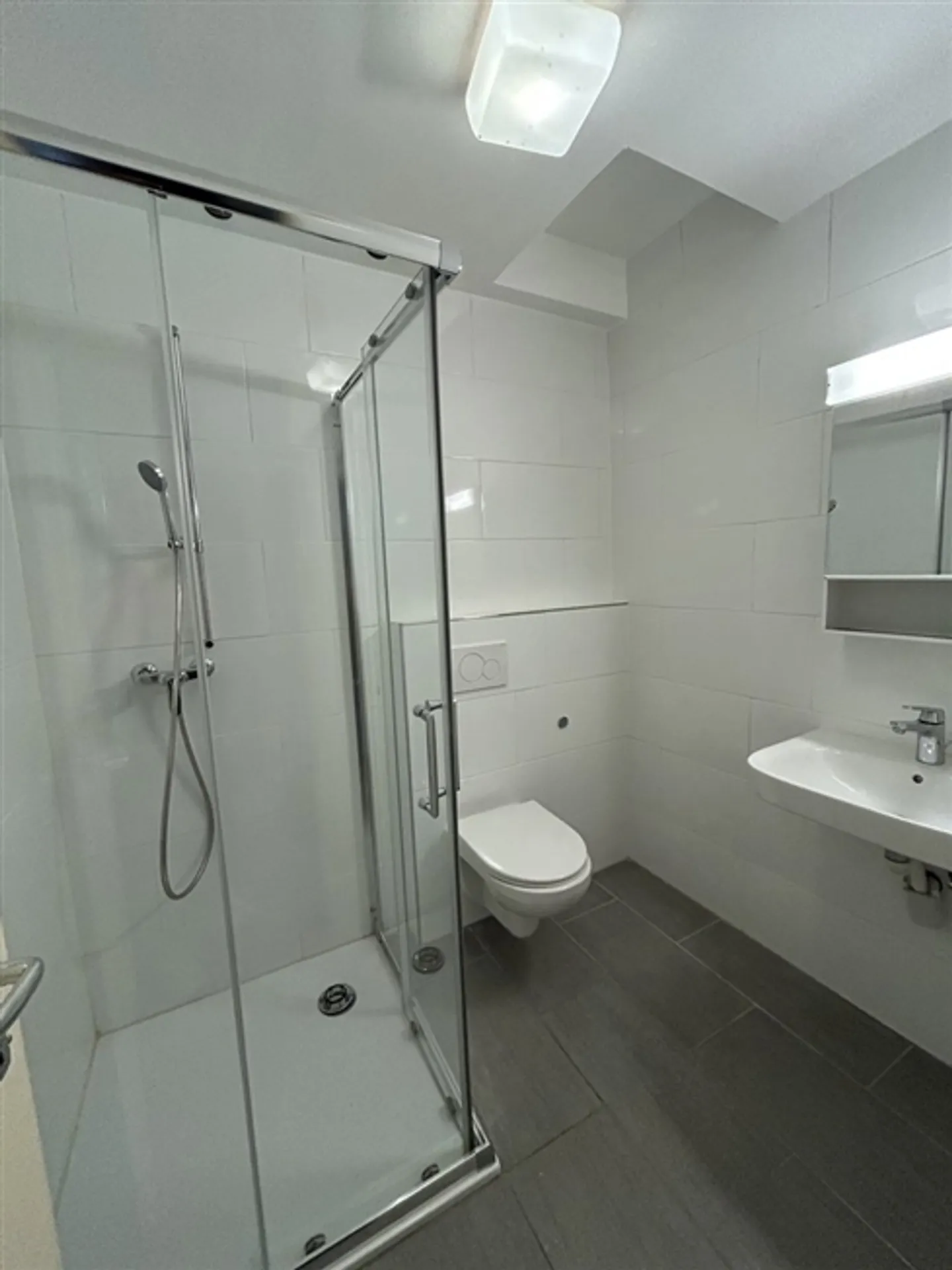 One-room apartment with balcony in Lausanne - Photo 2 of 3