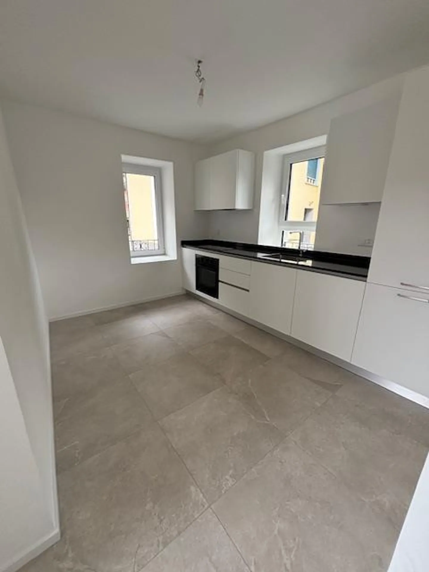 Appartement Moderne avec Terrasse - Photo 6 sur 30