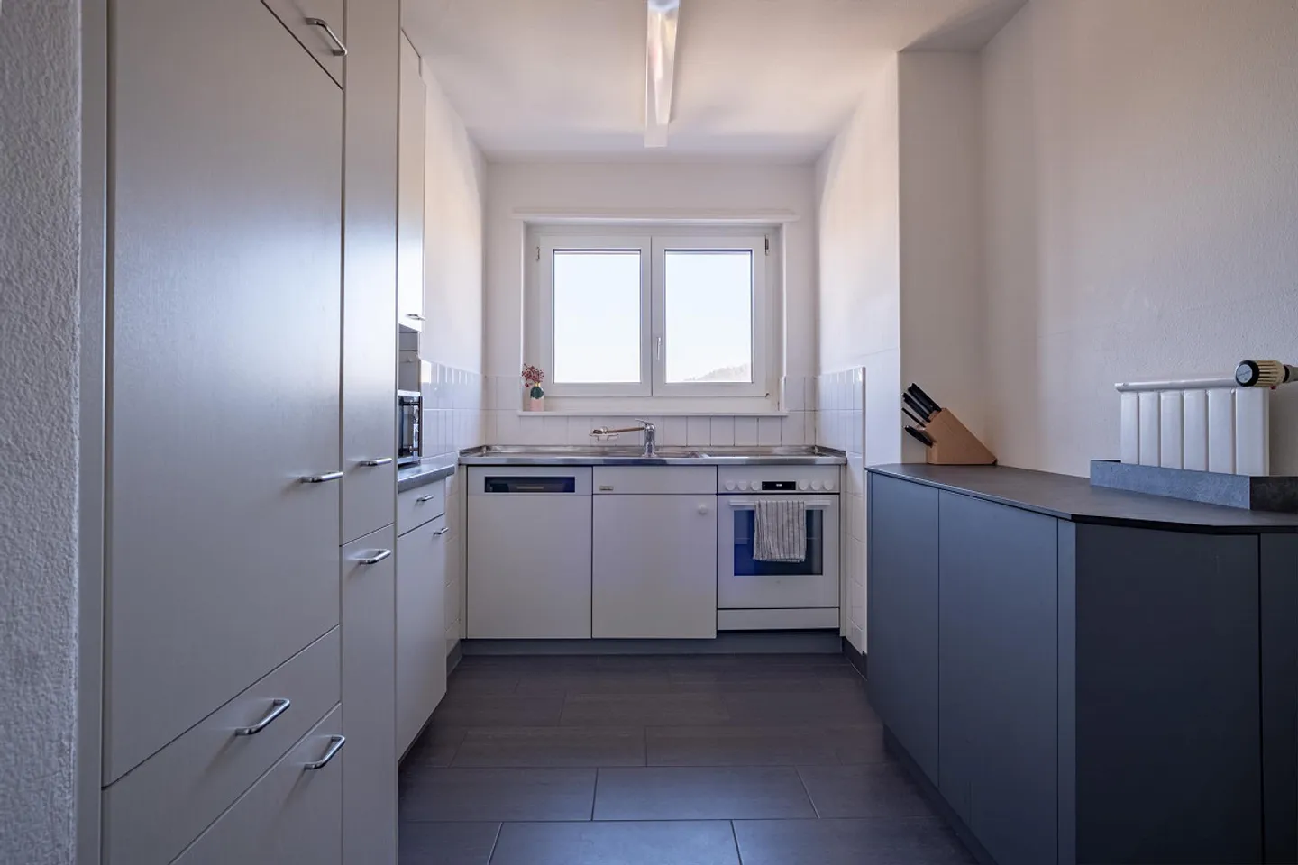 3-room apartment - near the train station with a wide view - Photo 4 of 11