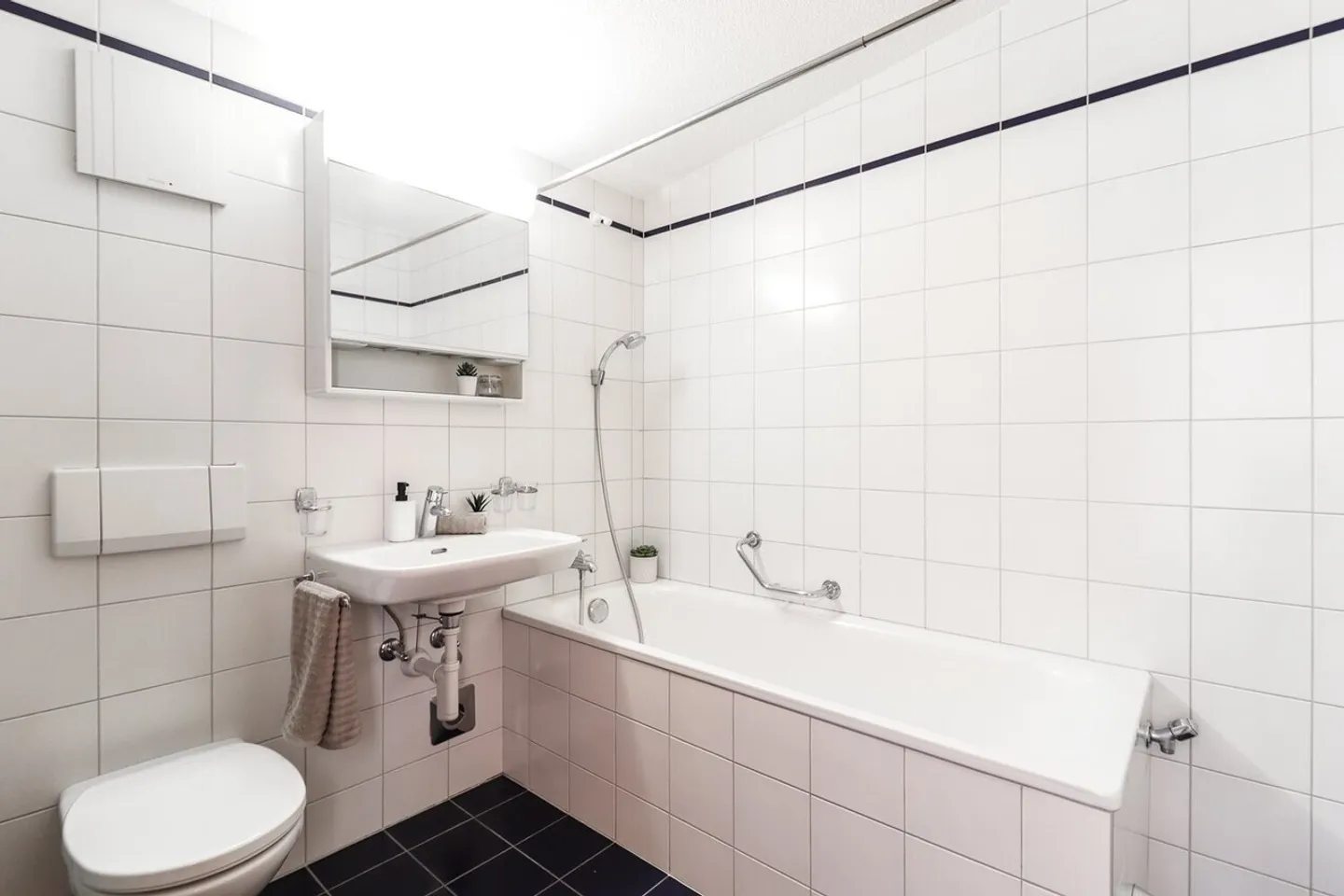 Charmant Triplex en Cadre Verdoyant - Photo 7 sur 9