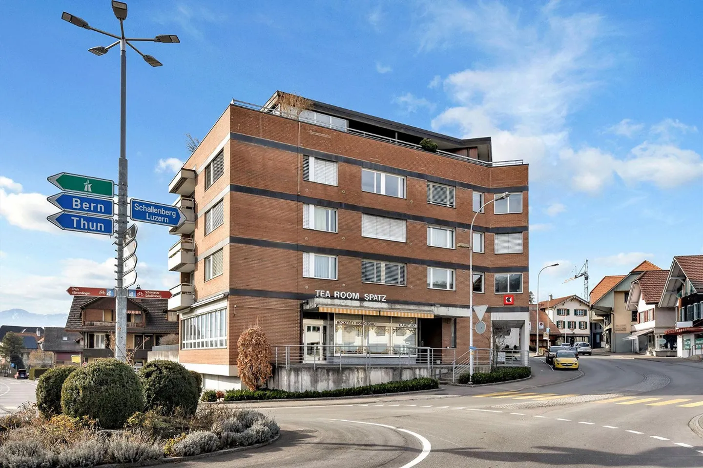 Negozio in posizione centrale con terrazza a Steffisburg in vendita - Foto 1 di 13