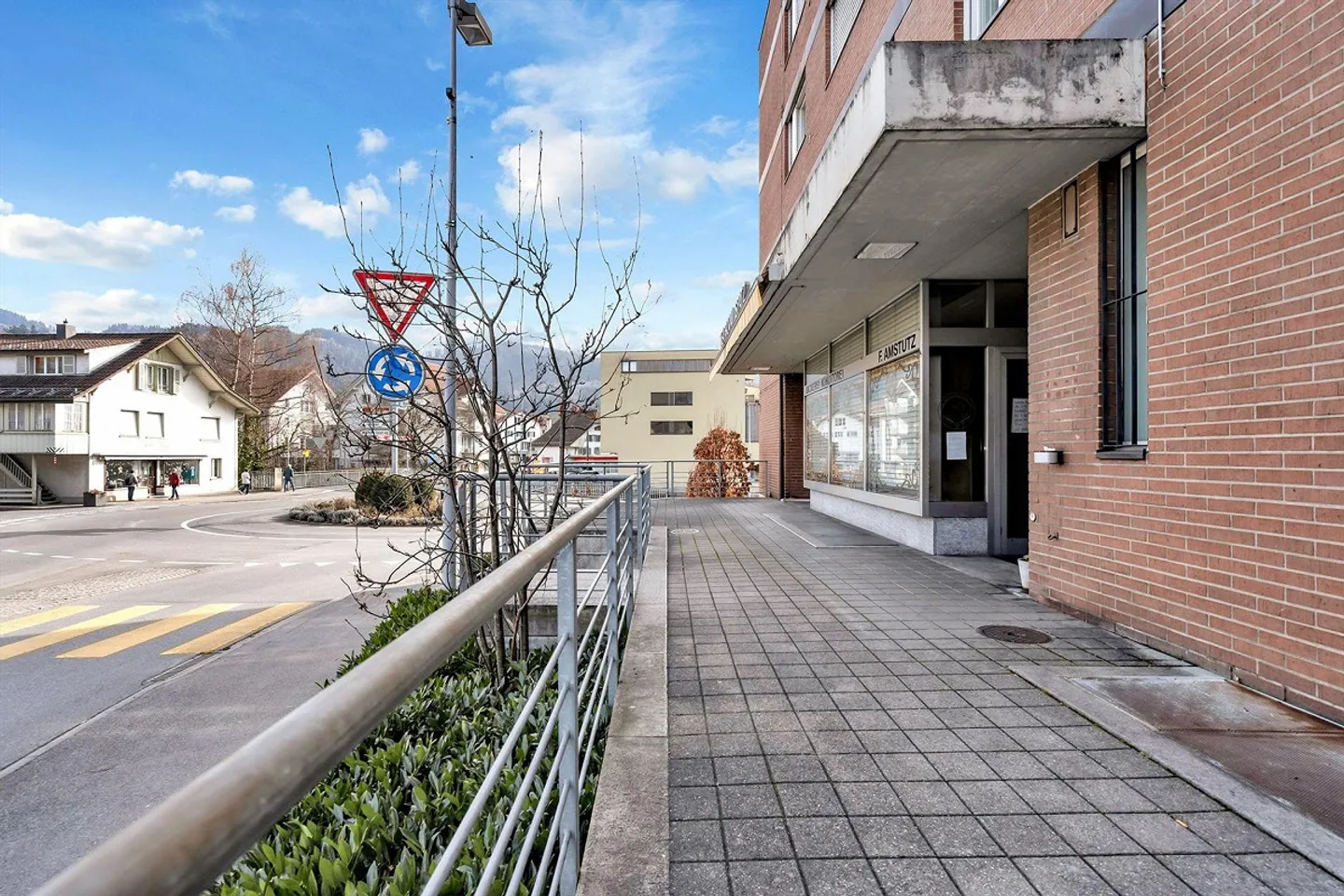 Negozio in posizione centrale con terrazza a Steffisburg in vendita - Foto 3 di 13