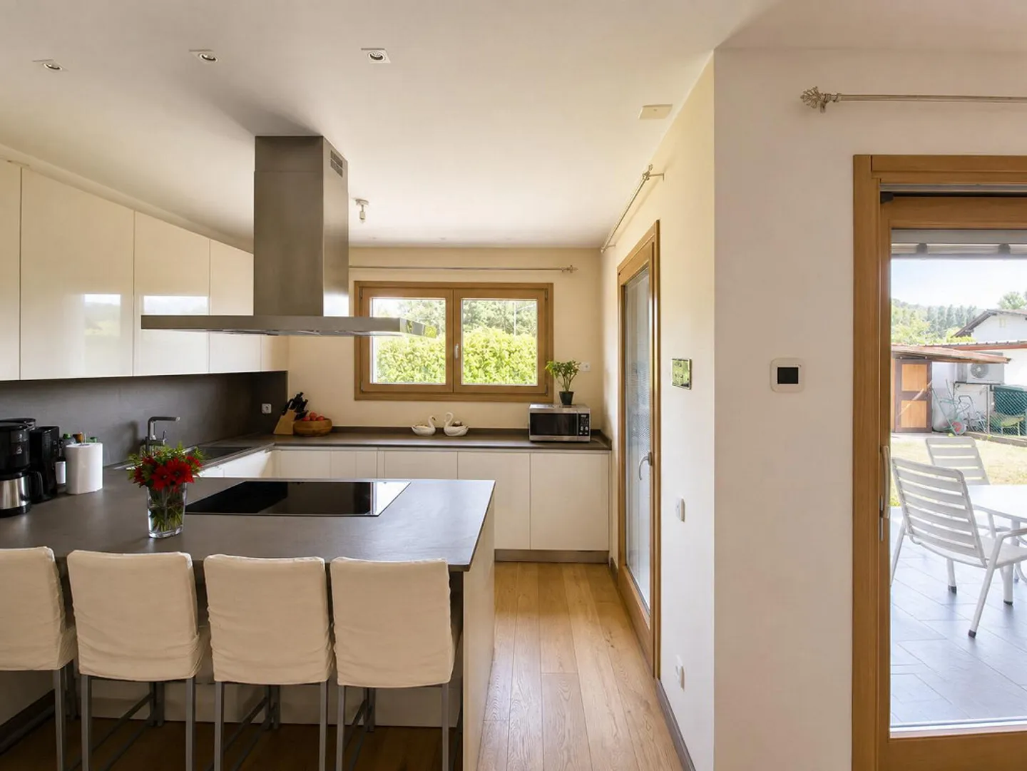 Modern 6.5-room villa with large garden in Stabio - Photo 5 of 13