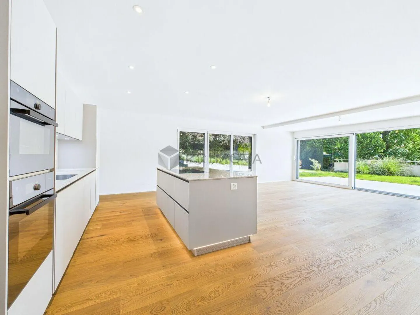 Privato. Soleggiato. Elegante. Dove design, tranquillità ed esclusività formano un'unità armoniosa. - Foto 4 di 10