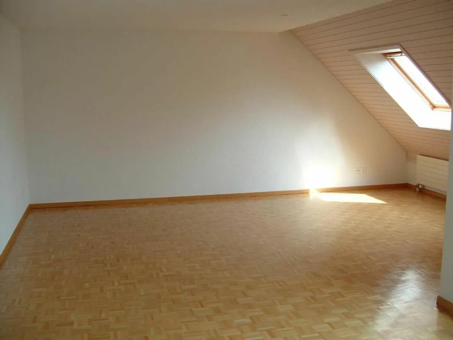 Ampio appartamento duplex di 4,5 locali in una zona residenziale ben curata - Foto 3 di 9