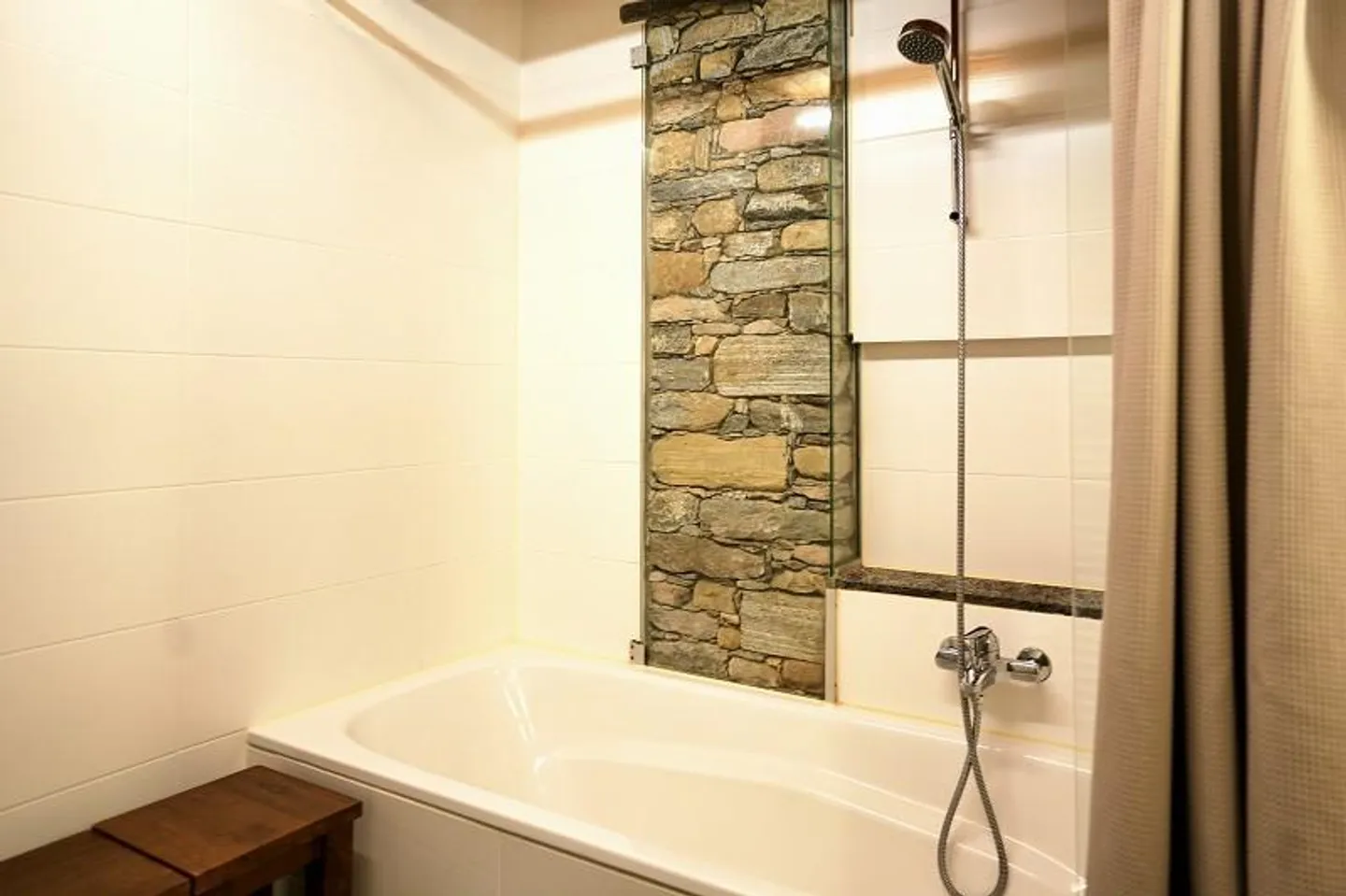 Magnifique Rustico de 3,5 pièces avec coin salon en pierre de granit dans le village... - Photo 8 sur 15