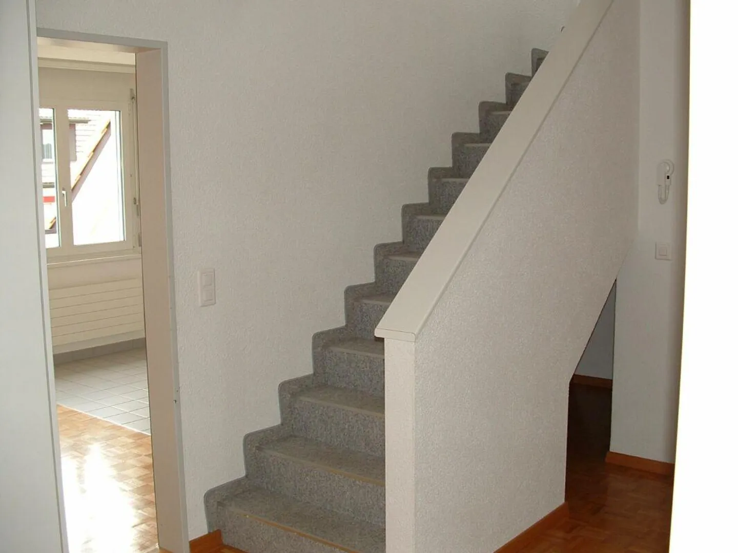 Ampio appartamento duplex di 4,5 locali in una zona residenziale ben curata - Foto 7 di 9