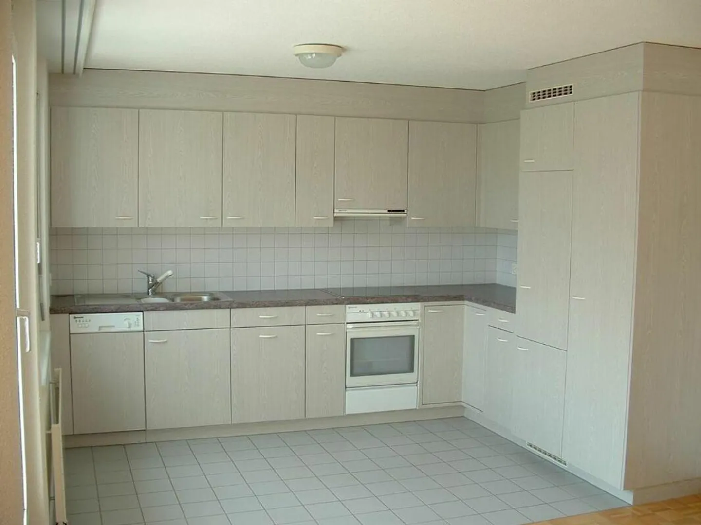 Ampio appartamento duplex di 4,5 locali in una zona residenziale ben curata - Foto 8 di 9