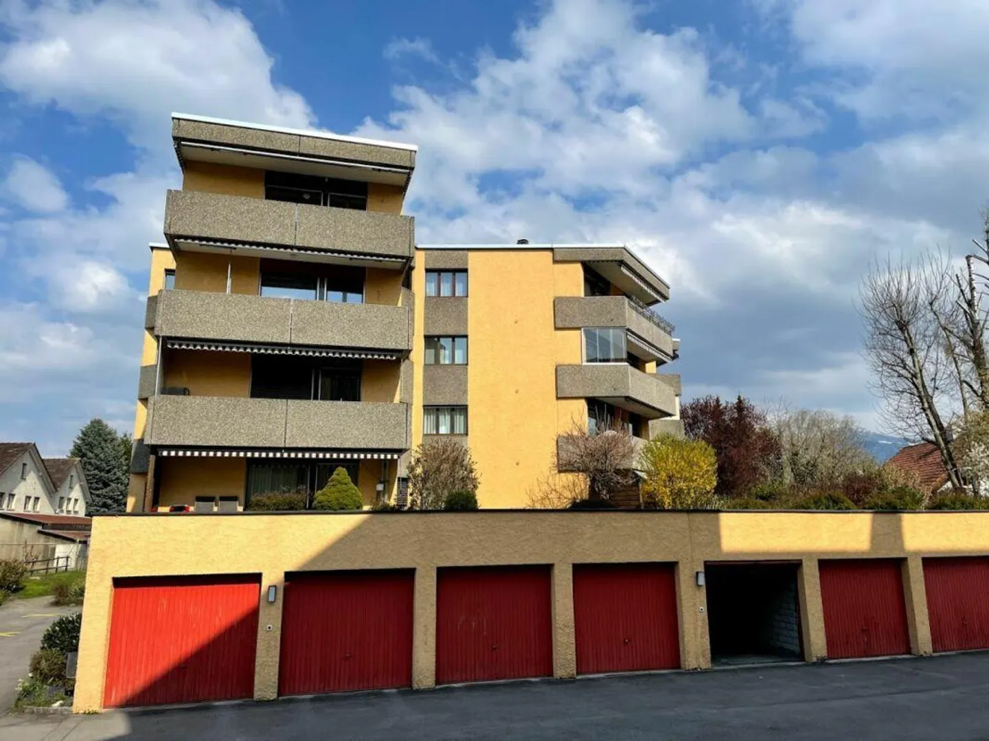 Geräumige Wohnung im Grünen - Foto 2 von 12