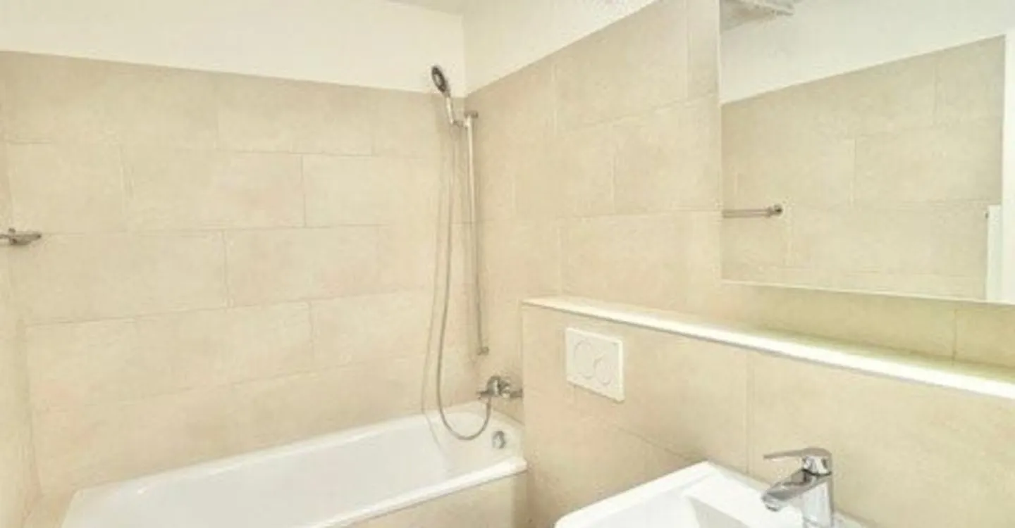 Appartamento attraente di 3,5 locali con cucina moderna e vista sul verde - Foto 3 di 5