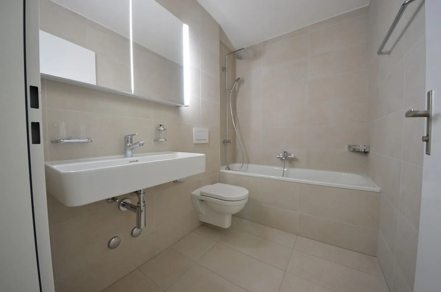 Appartamento 4.5 stanze appena ristrutturato a Wallisellen - Foto 2 di 8