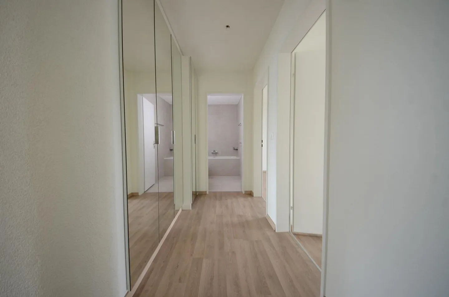 Appartamento 4.5 stanze appena ristrutturato a Wallisellen - Foto 3 di 8