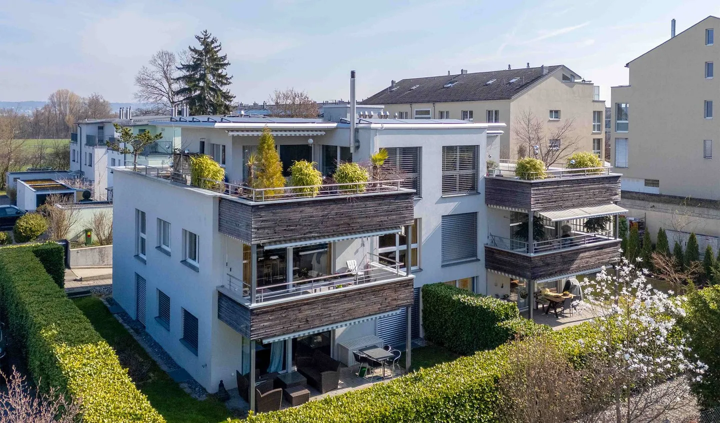 Stylish Apartment Near the Lake - Photo 1 of 11